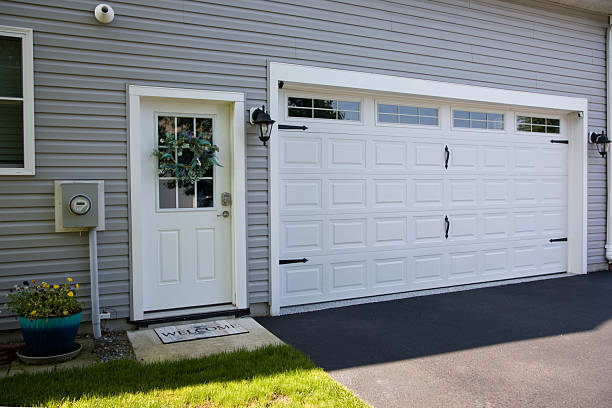 24/7 Emergency Garage Door Panel Replacement experts in Bennett, CO